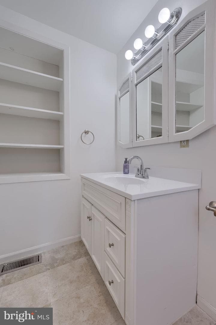 719 Hill Street photo 37