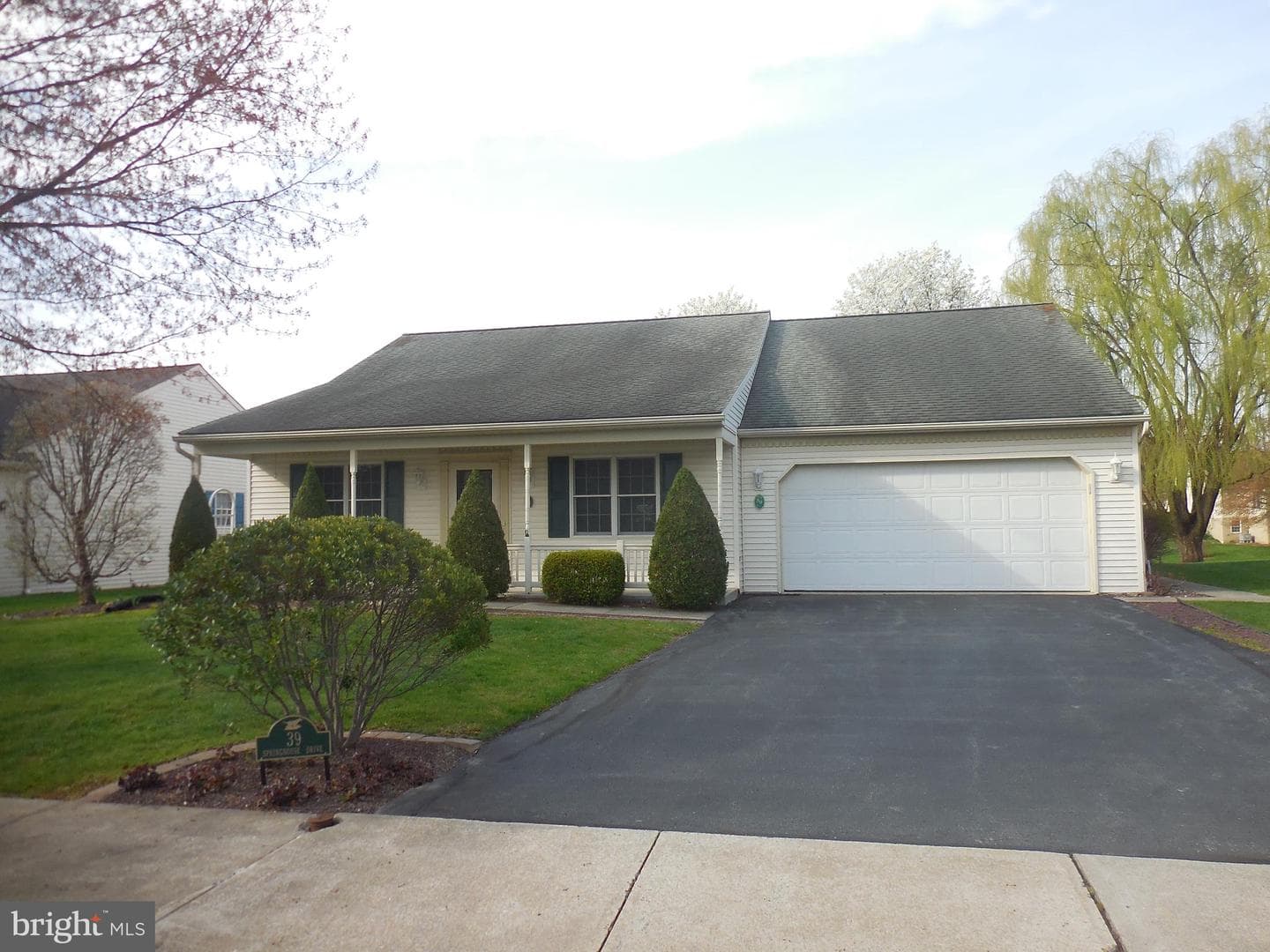 39 Springhouse Drive photo 3