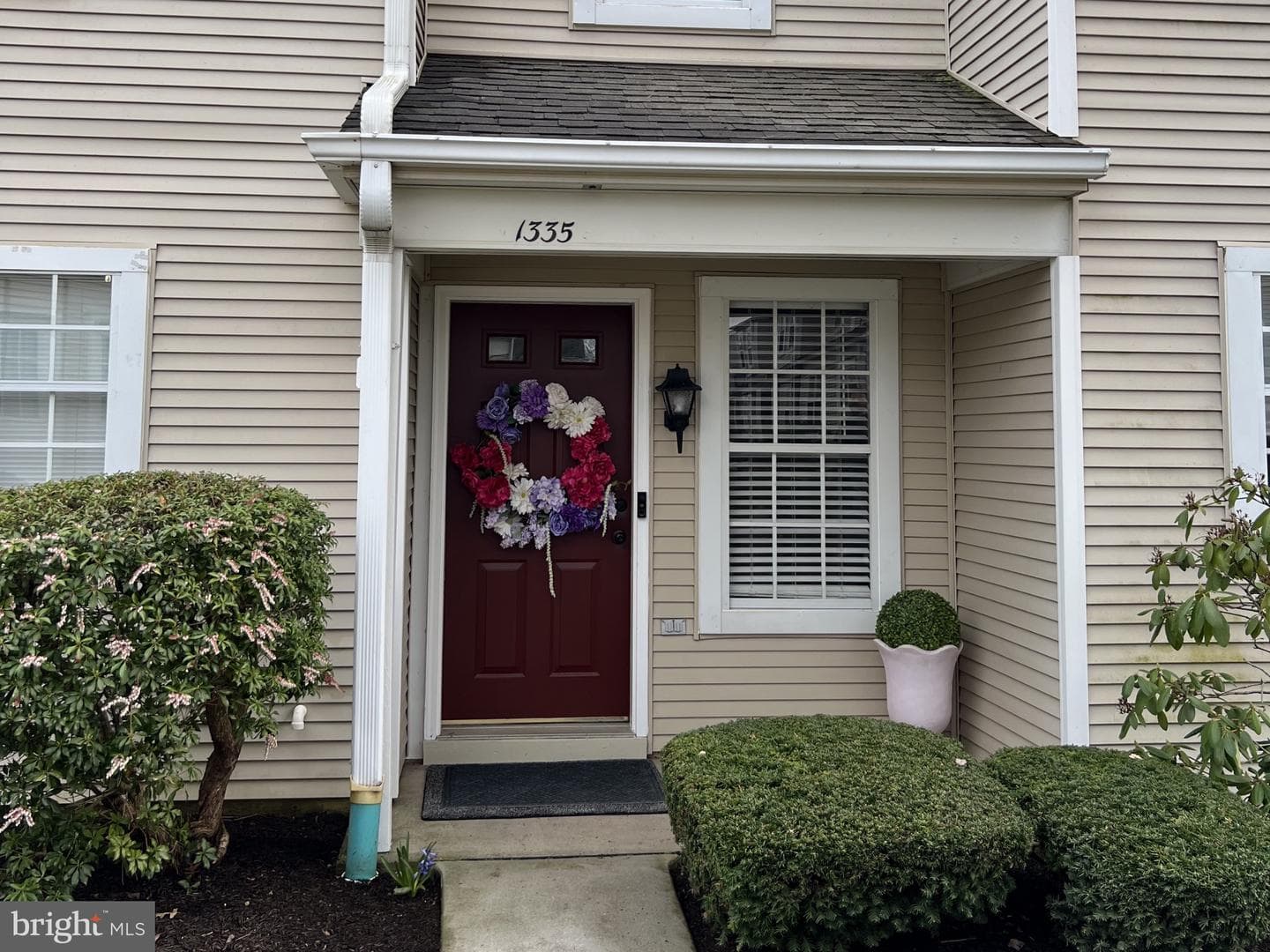 1335 Cambridge Ct photo 2