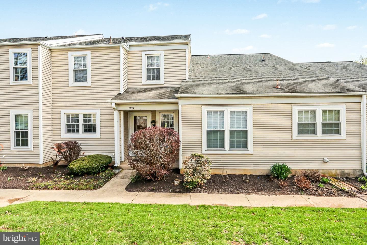 1524 Cambridge Ct U-0209 Court photo 2