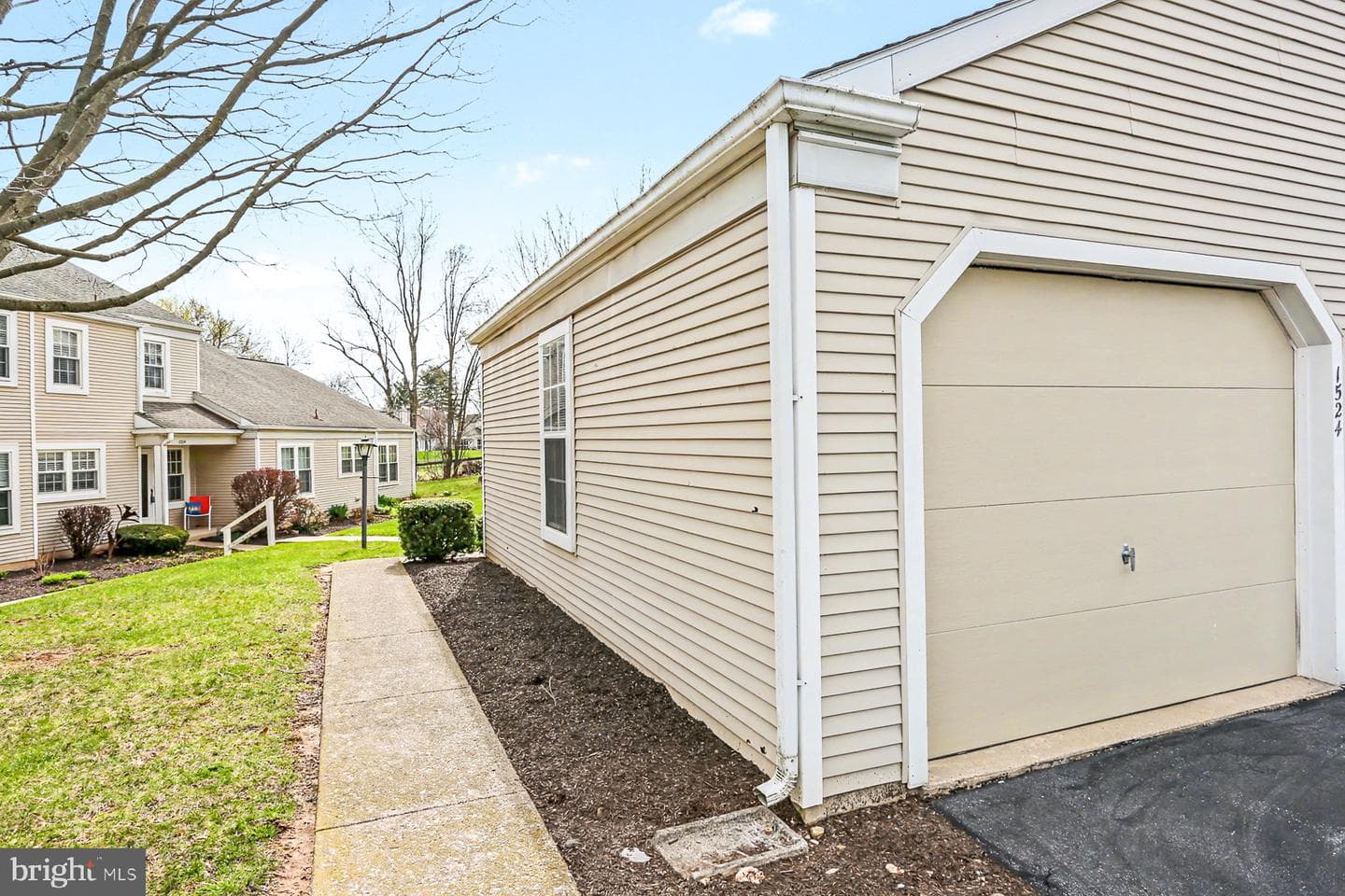 1524 Cambridge Ct U-0209 Court photo 4