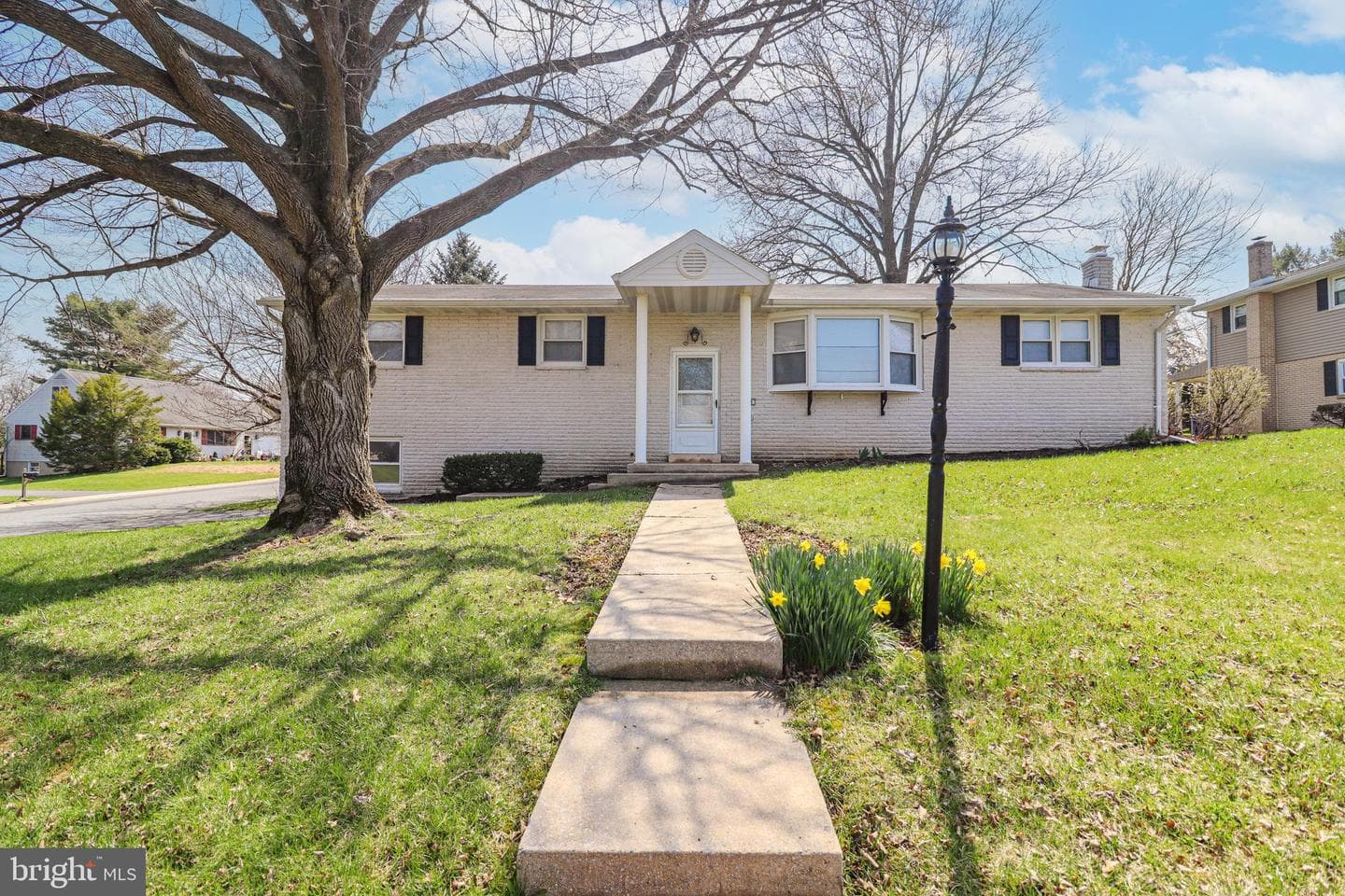 426 Edgewood Drive photo 3