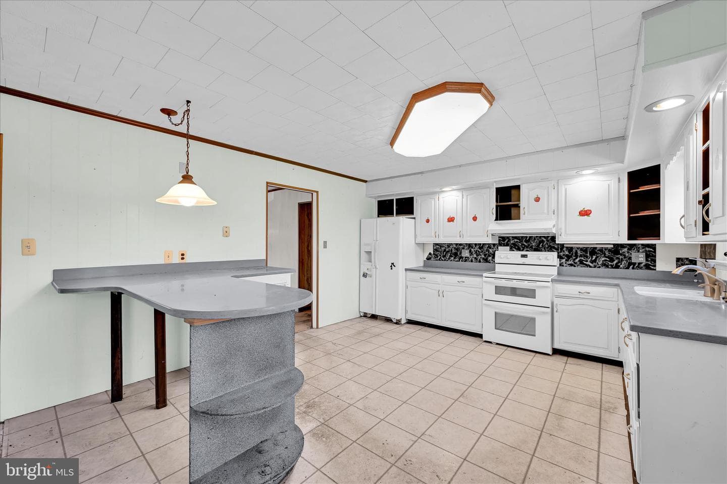 83 Silvertown Road photo 12