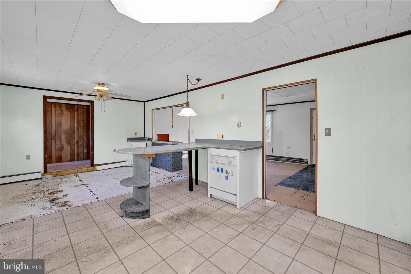83 Silvertown Road photo 14