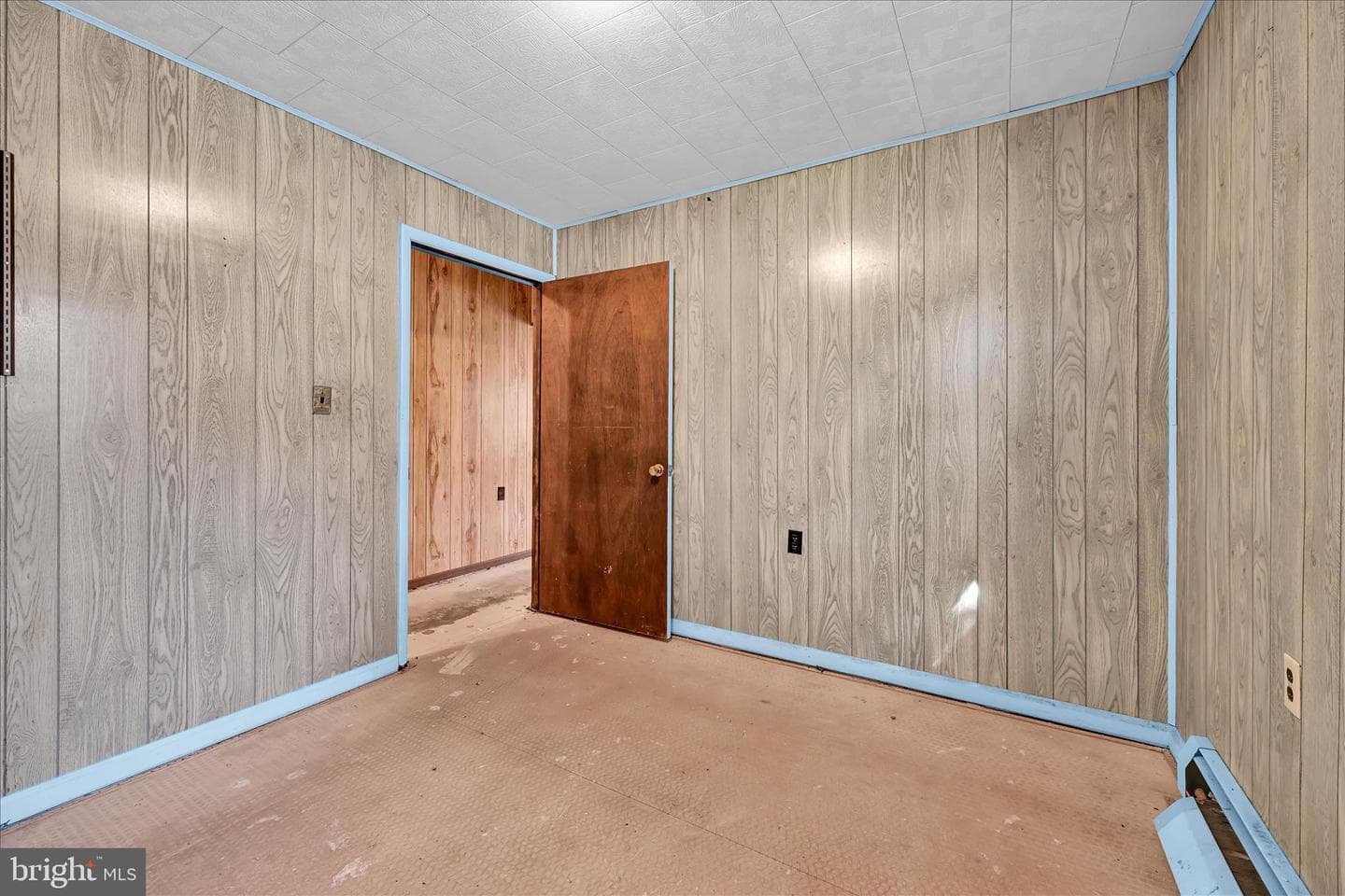 83 Silvertown Road photo 17