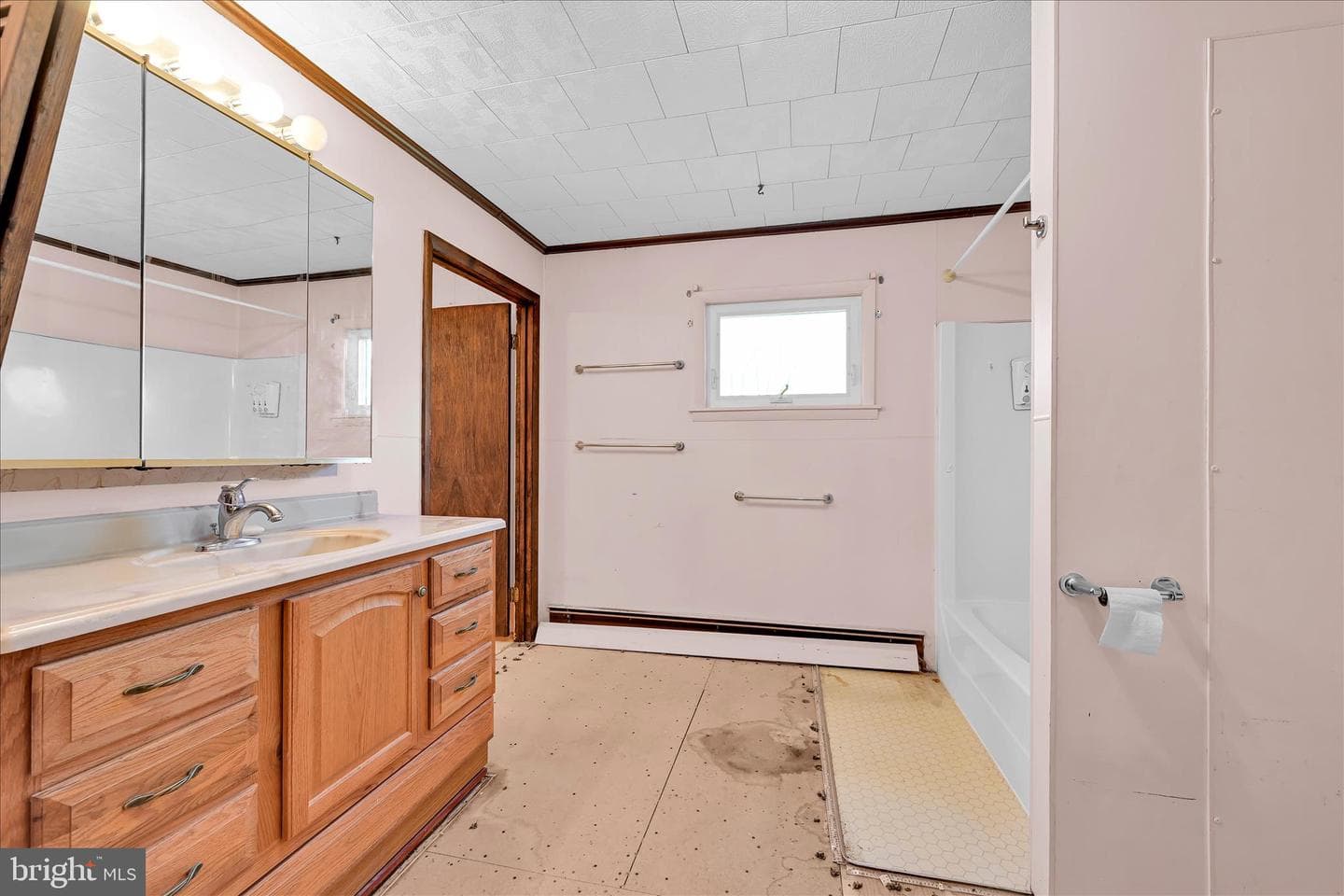 83 Silvertown Road photo 18