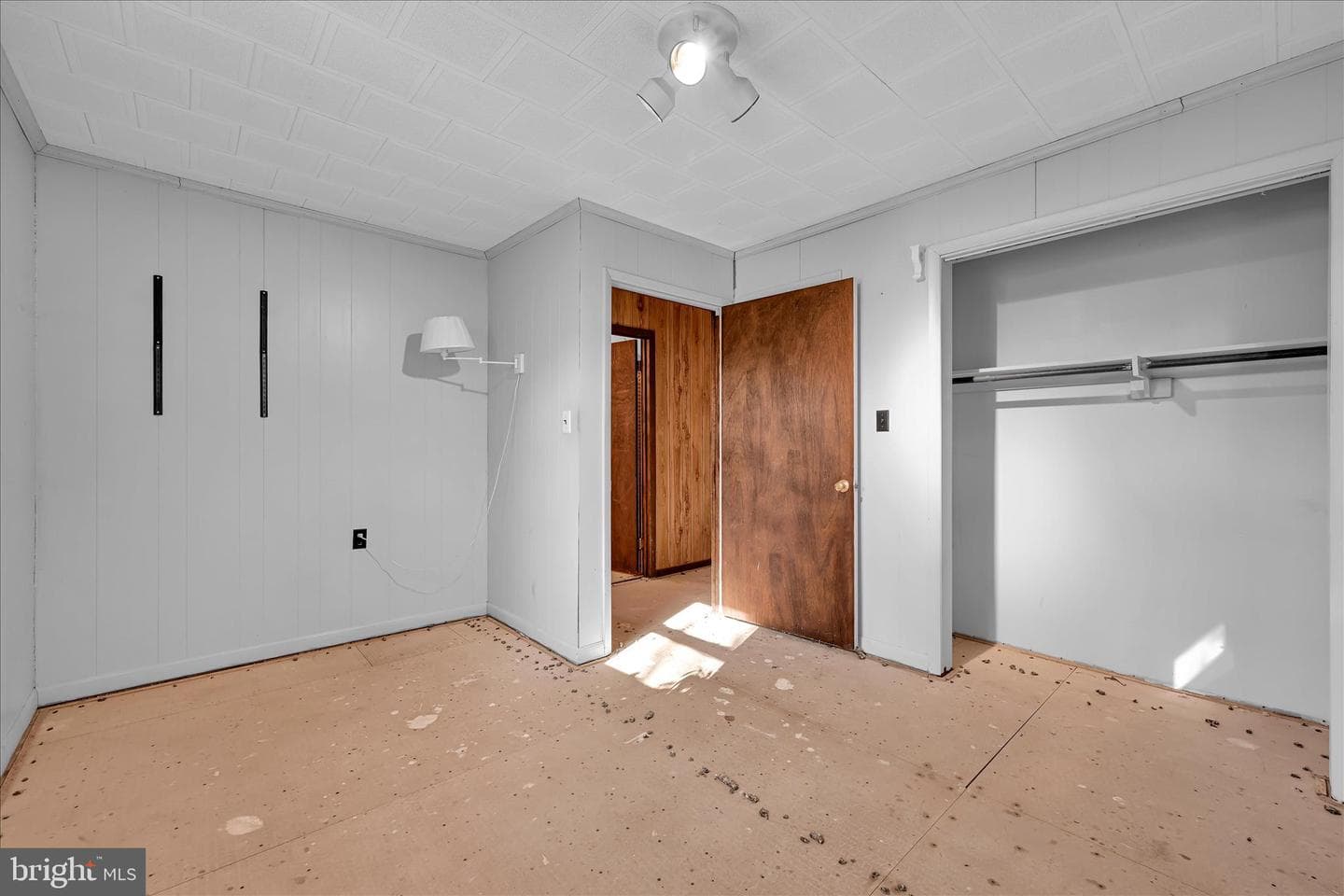 83 Silvertown Road photo 20