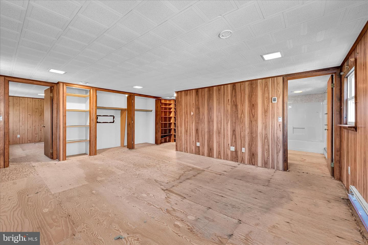 83 Silvertown Road photo 25