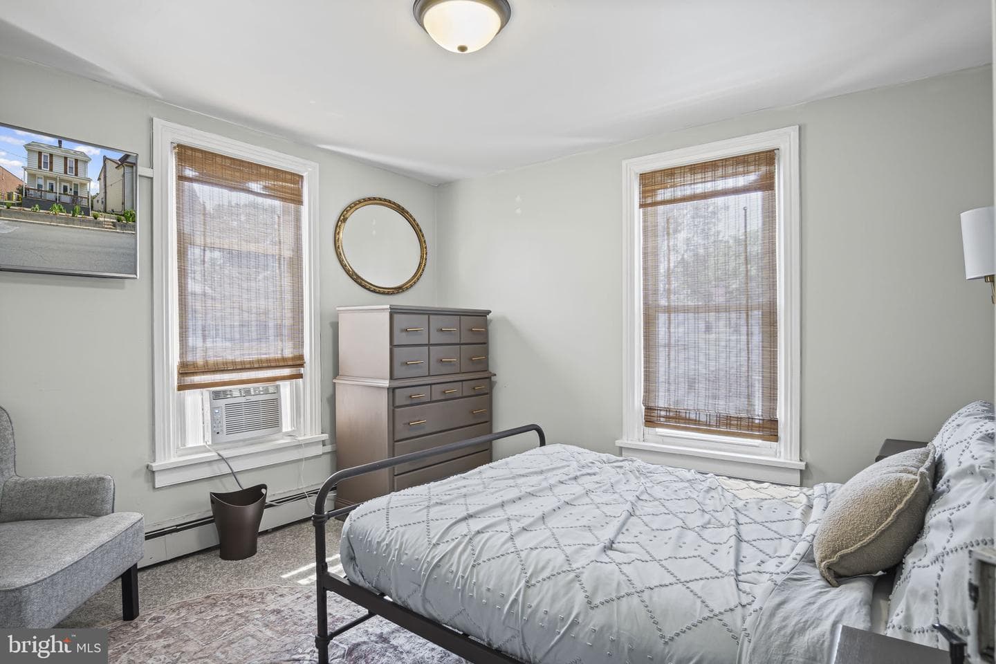 104 N Locust Street photo 20