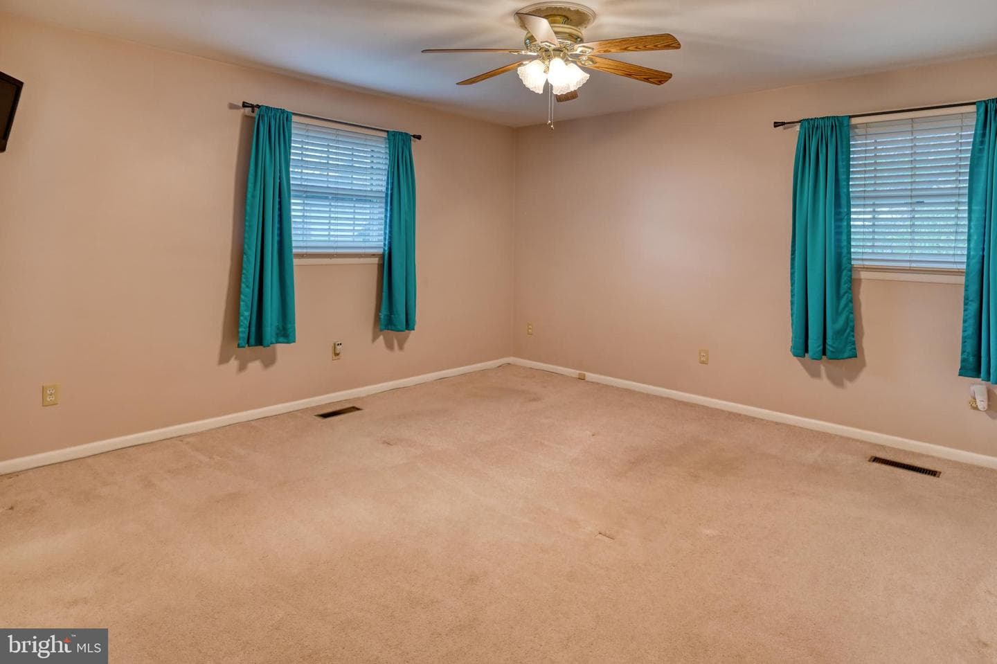 601 N College Street photo 16