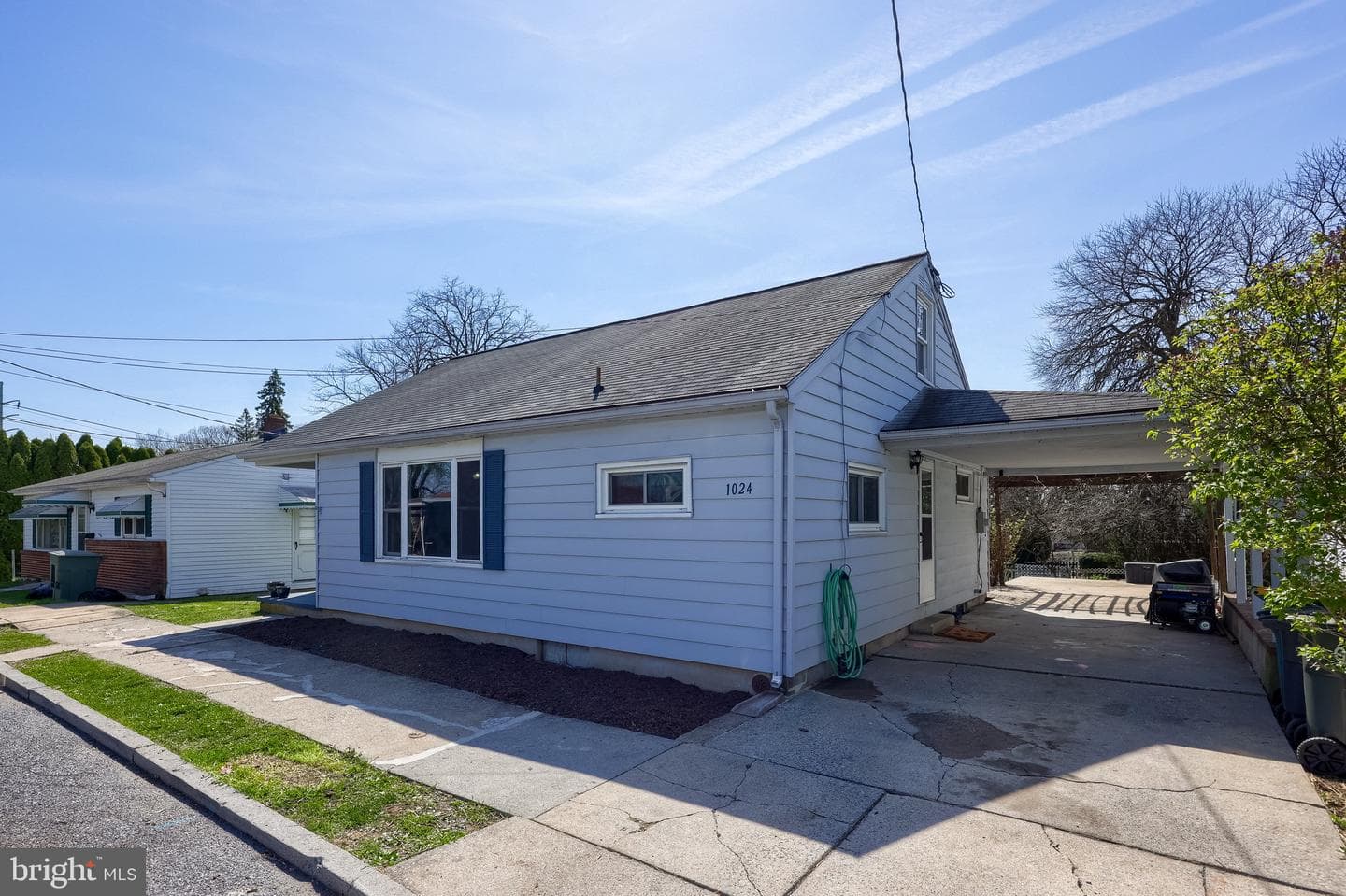 1024 Victor Street photo 1