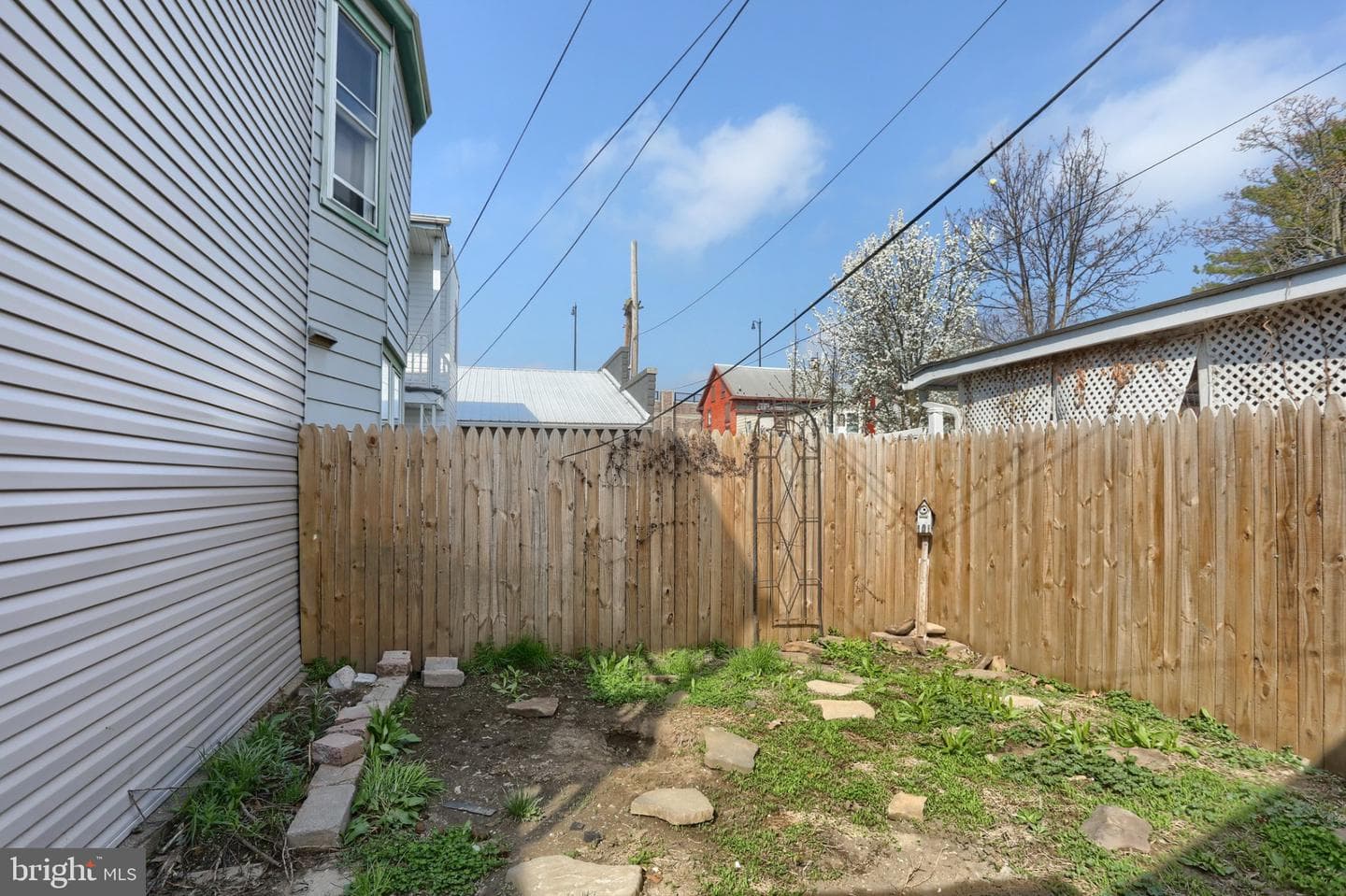 825 Scull Street photo 24