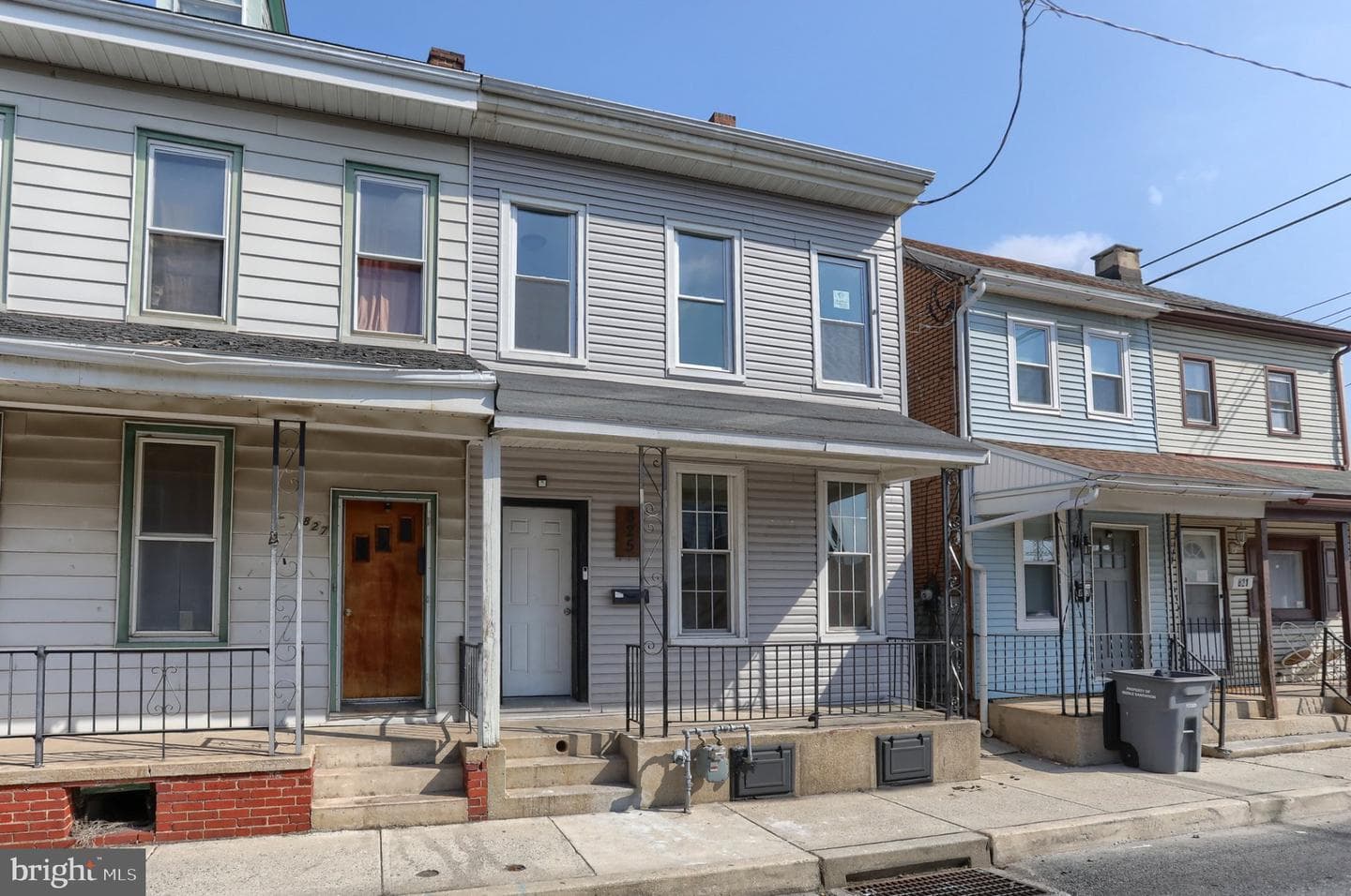 825 Scull Street photo 3