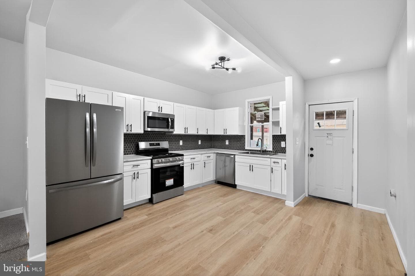 1122 Buttonwood Street photo 4