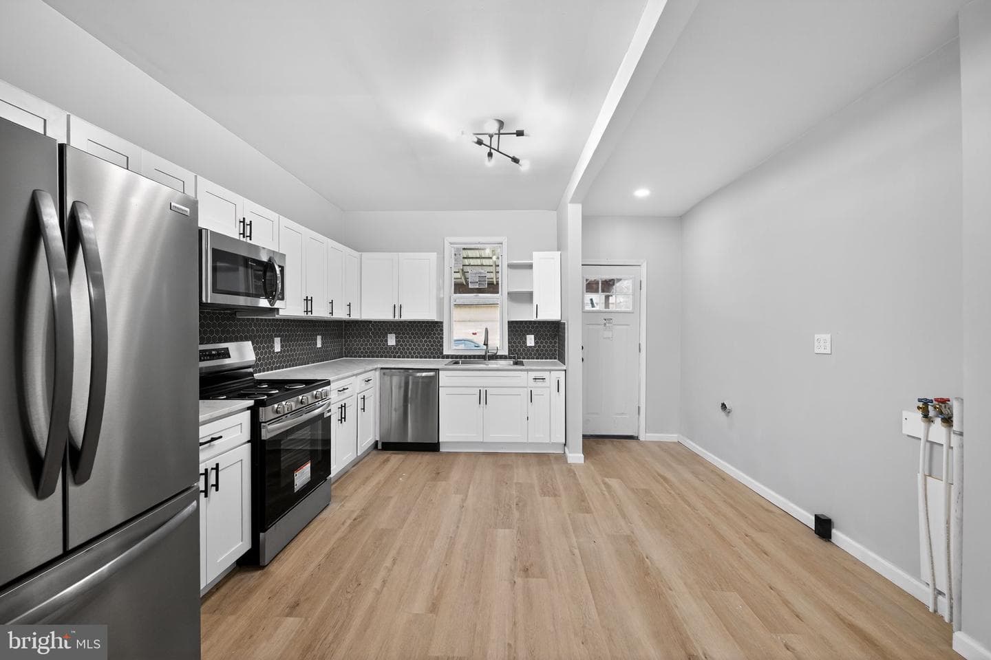 1122 Buttonwood Street photo 5
