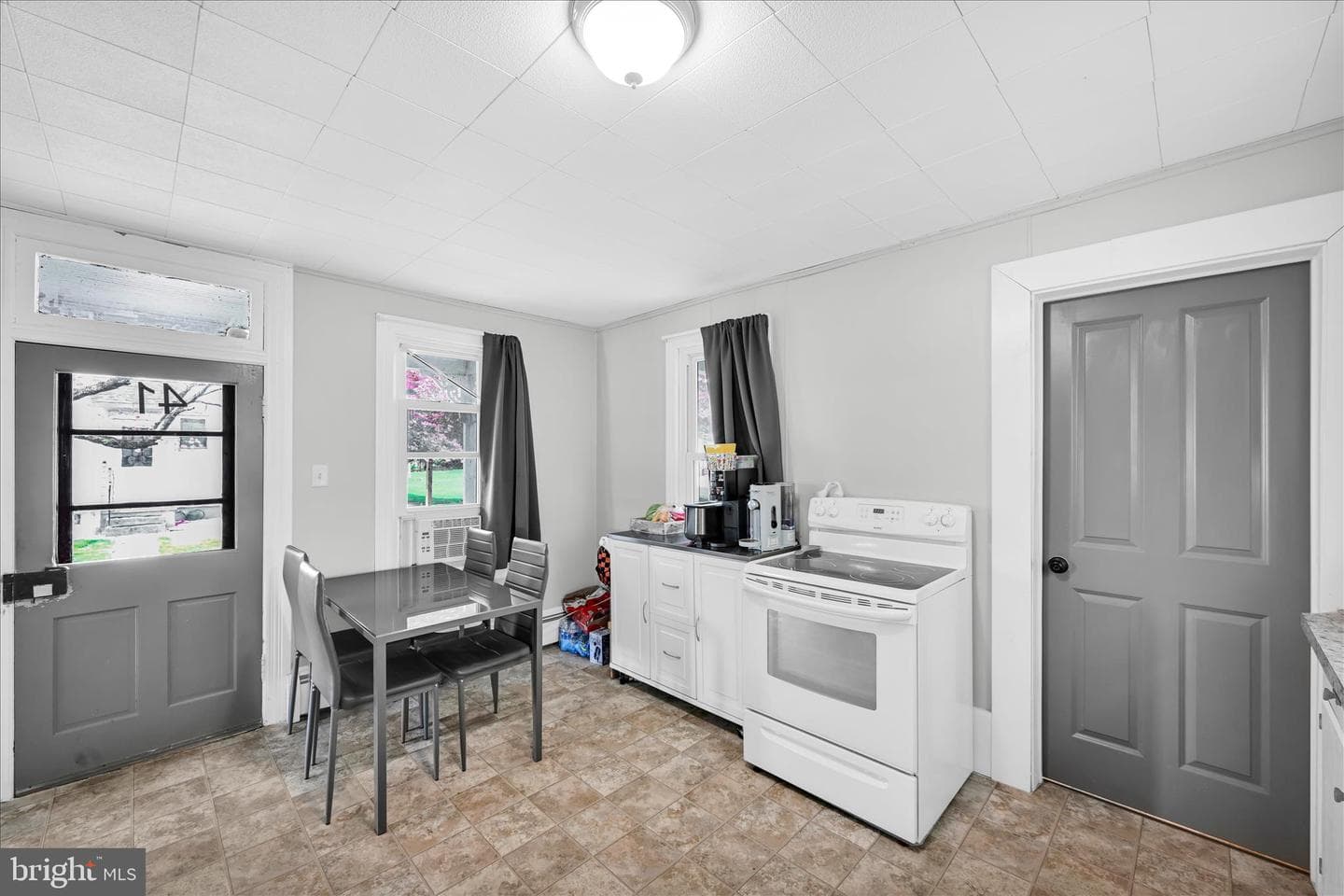 41 Memorial Boulevard photo 12
