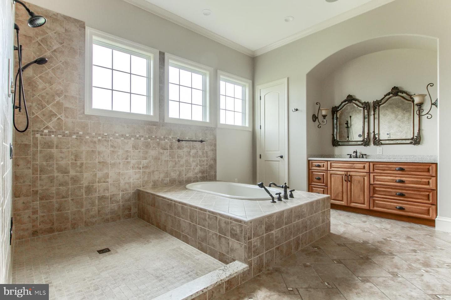 5683 Gingrich Road photo 32