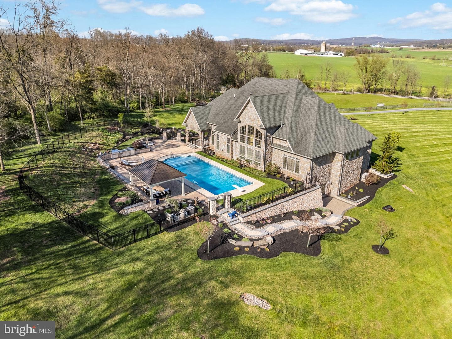 5683 Gingrich Road photo 4