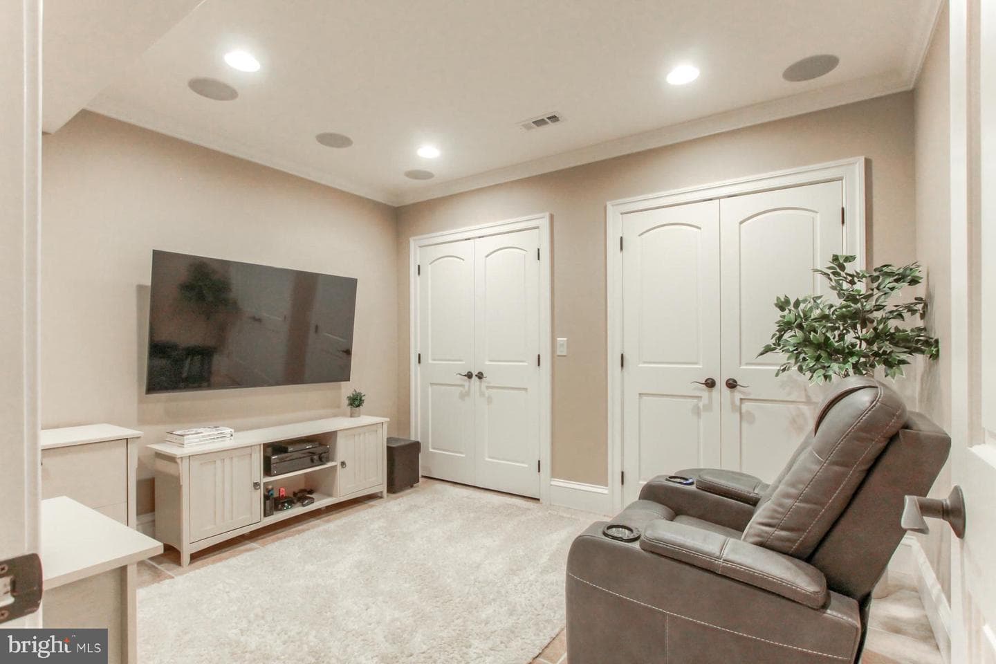 5683 Gingrich Road photo 43