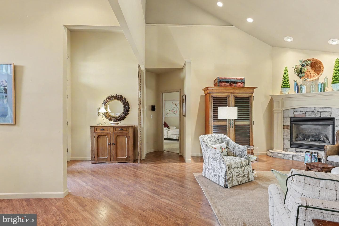 844 Victoria Lane photo 22