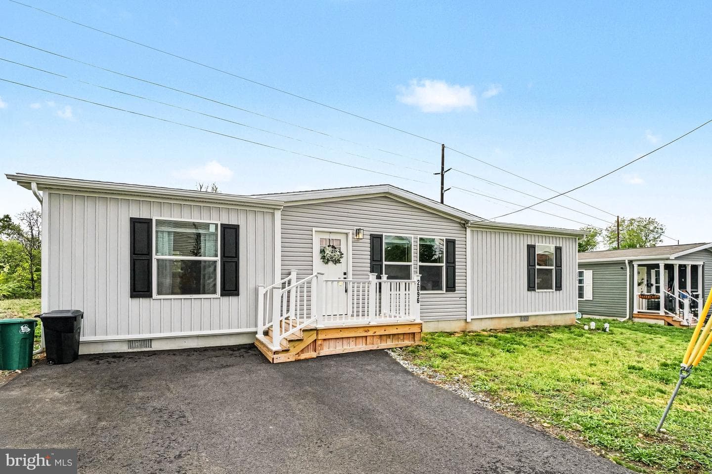 2096 Scull Street photo 3