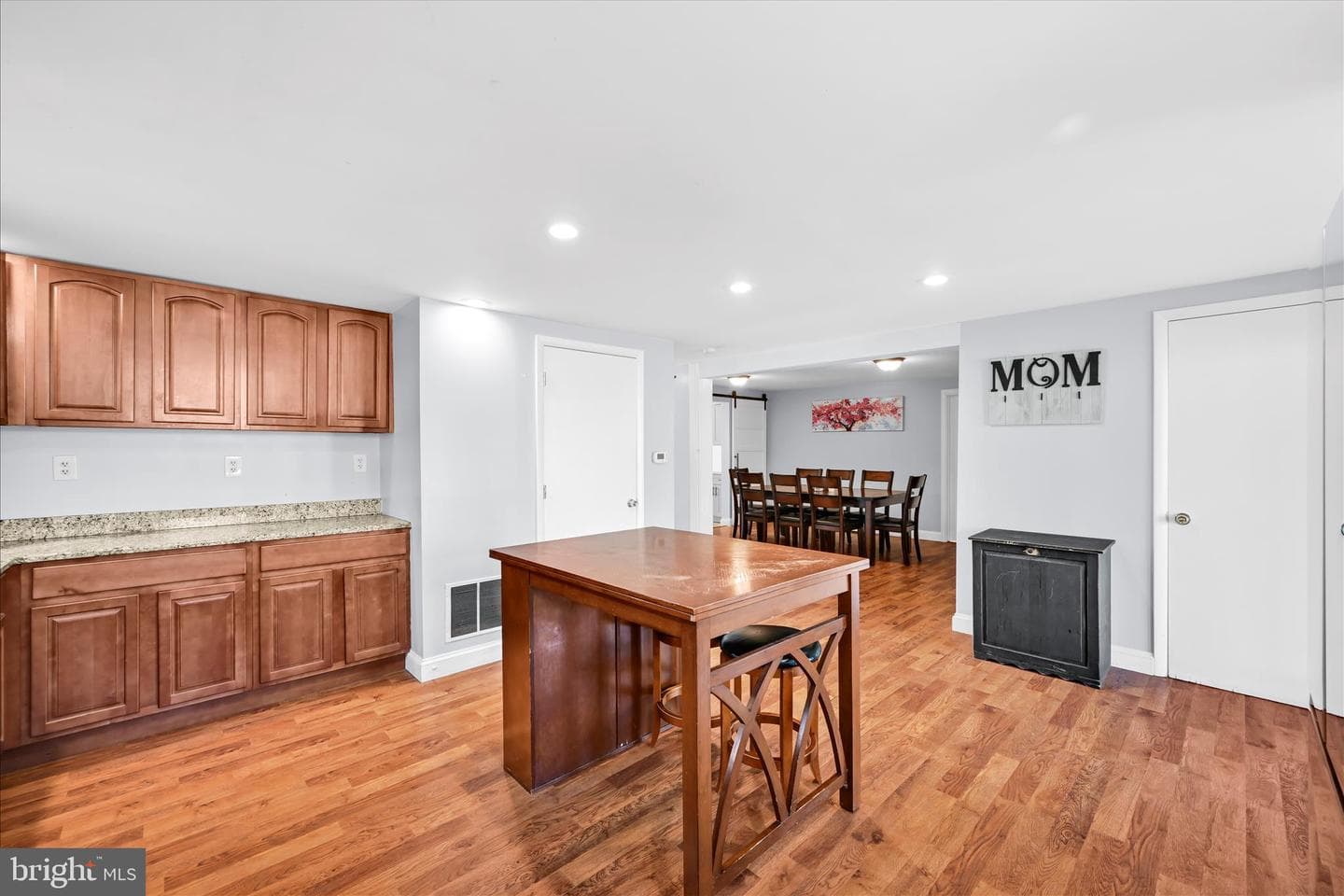 547 W Main Avenue photo 9