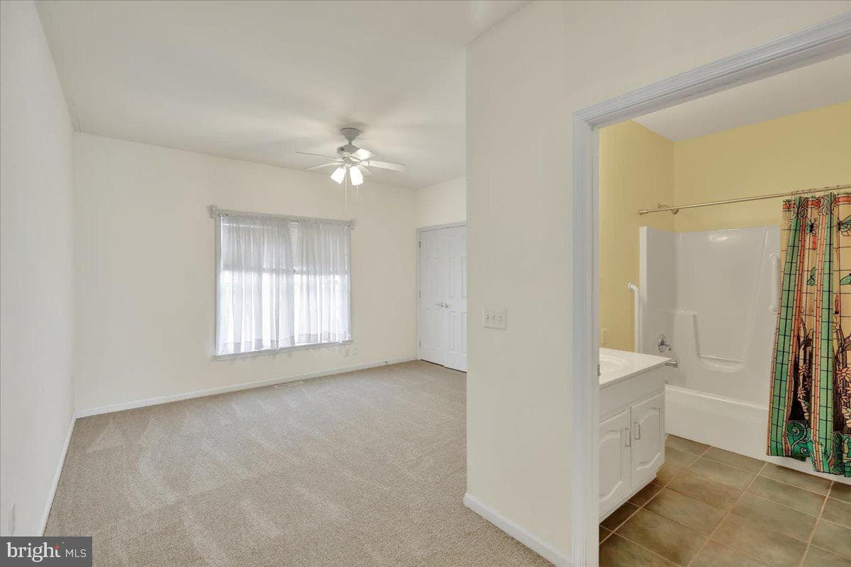 82 Fairfax Lane photo 17