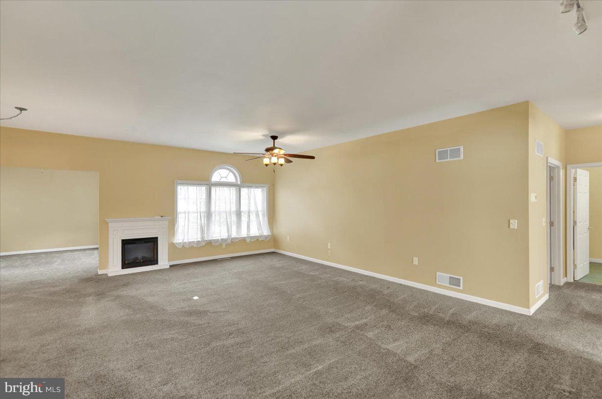 82 Fairfax Lane photo 3