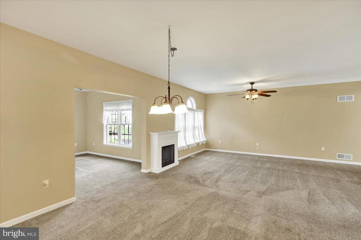 82 Fairfax Lane photo 4
