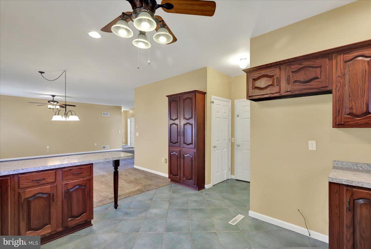 82 Fairfax Lane photo 9