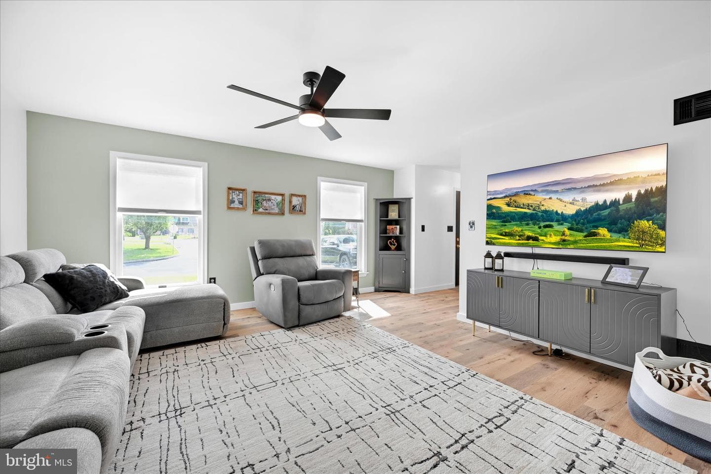 430 Oak Lane photo 4
