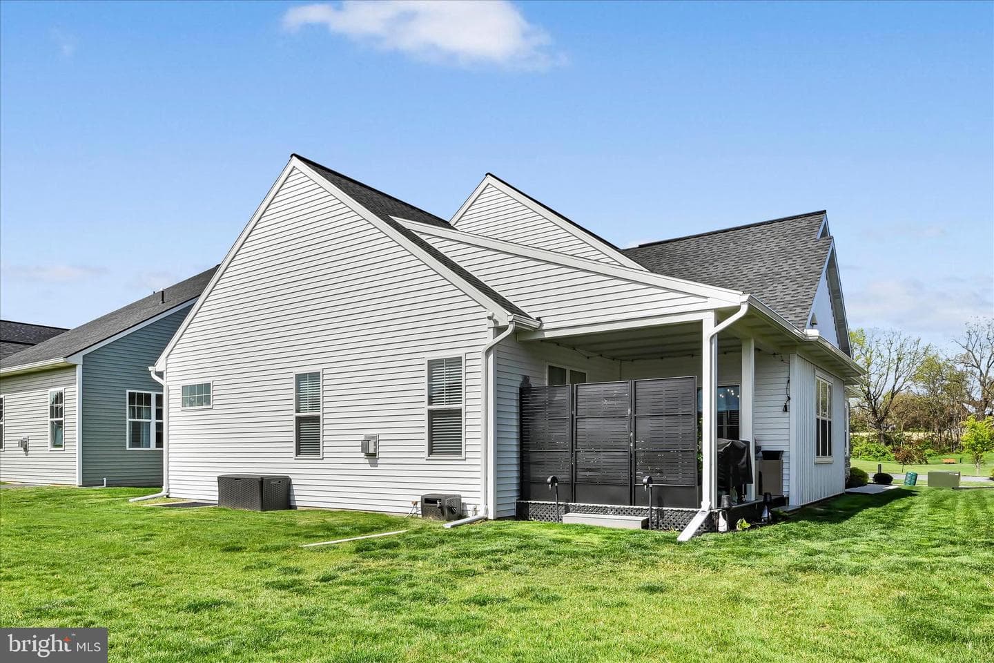 109 Bellflower Avenue photo 29