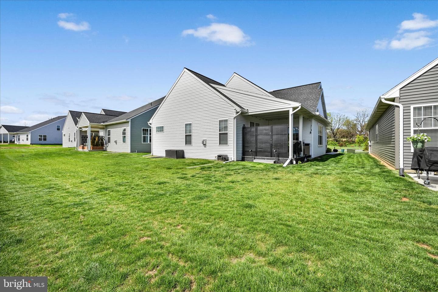 109 Bellflower Avenue photo 30