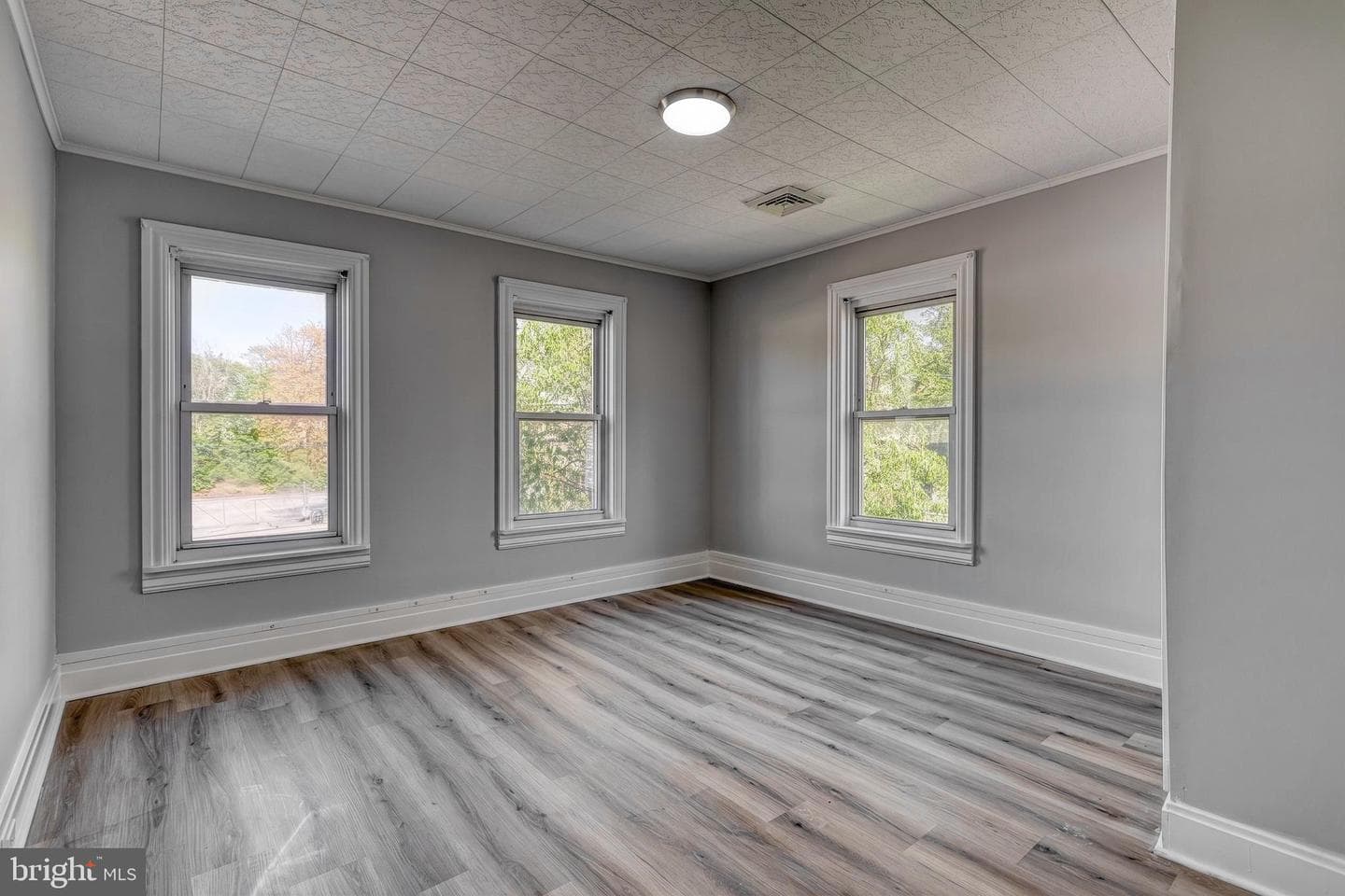 945 Cornwall Road photo 32
