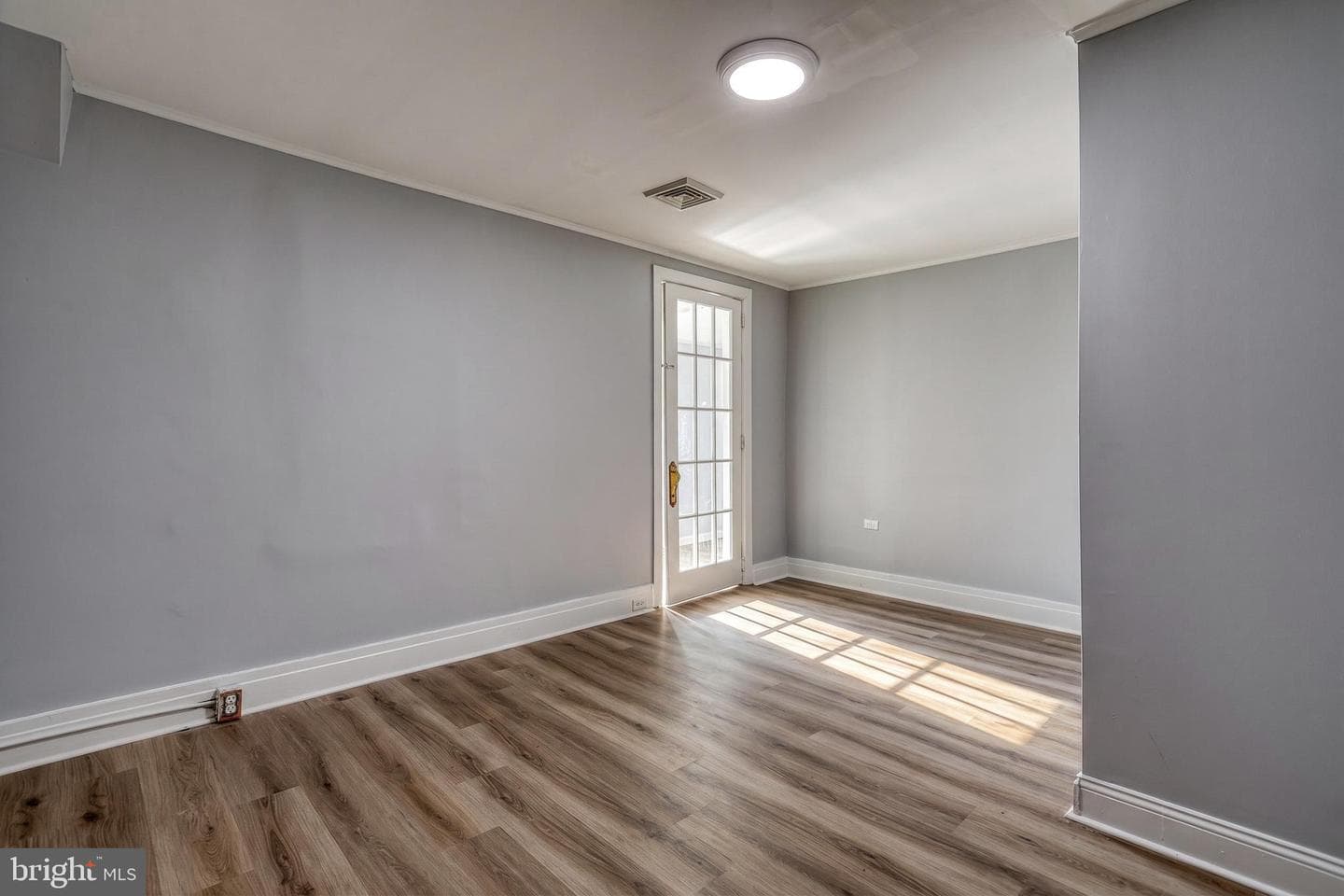 945 Cornwall Road photo 34