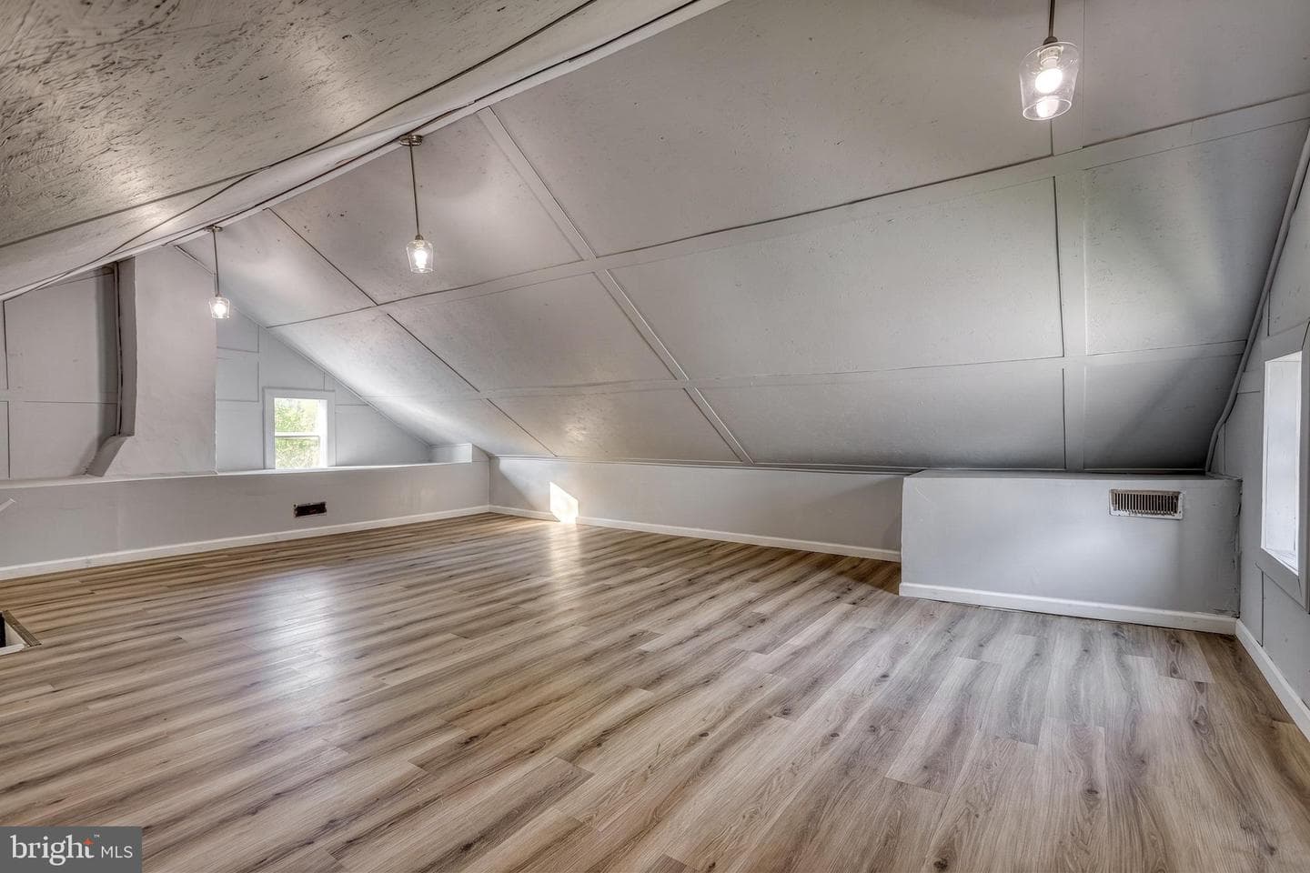 945 Cornwall Road photo 39