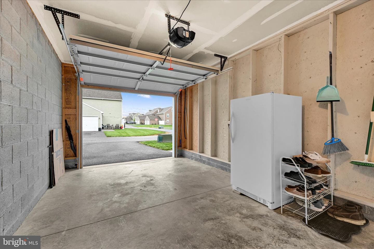 858 Byler Circle photo 32
