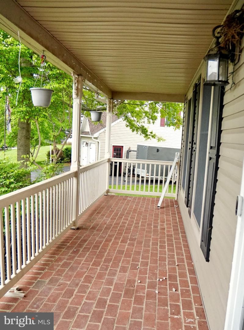 69 English Drive photo 3