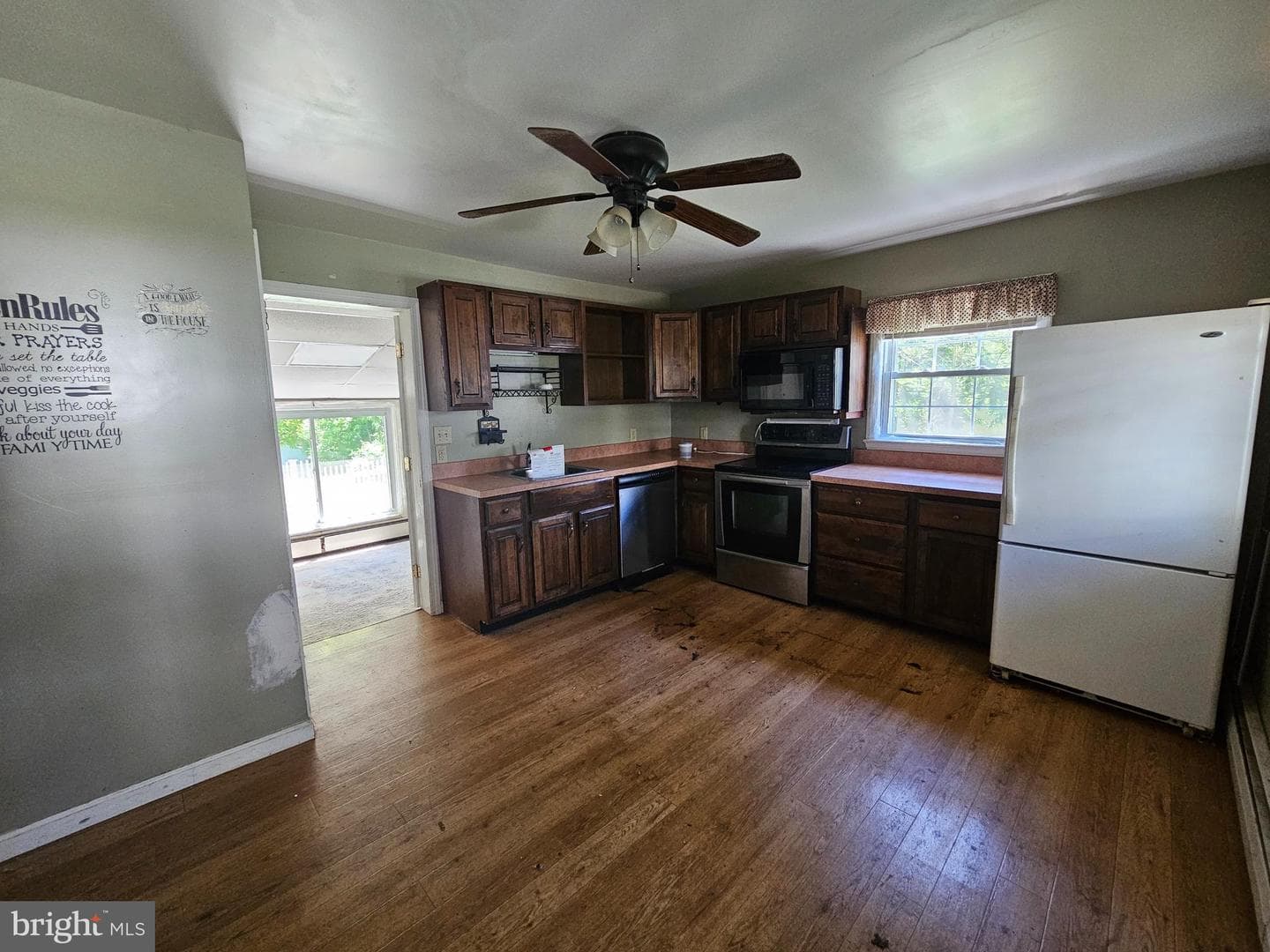 902 Miller Street photo 3