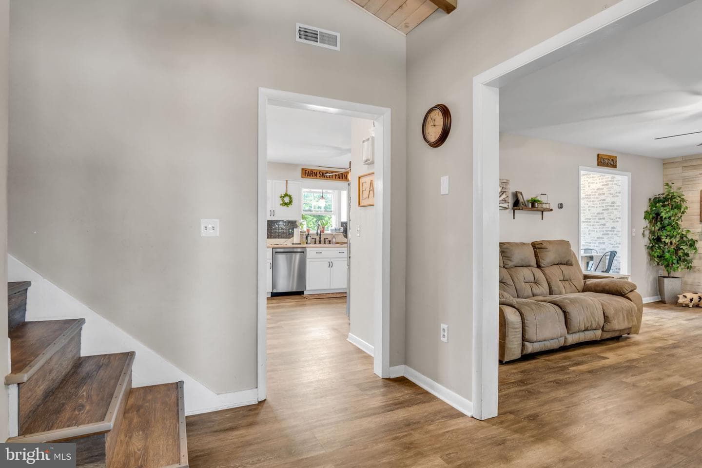 2181 Long Lane photo 4