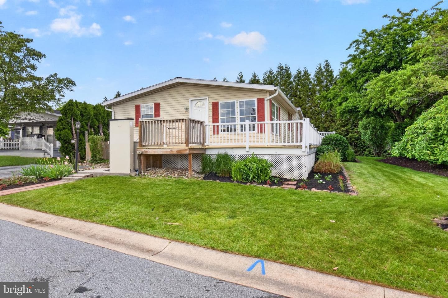 684 W Cedar Street photo 28