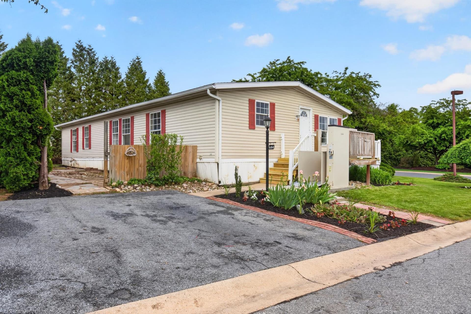 684 W Cedar Street photo 29
