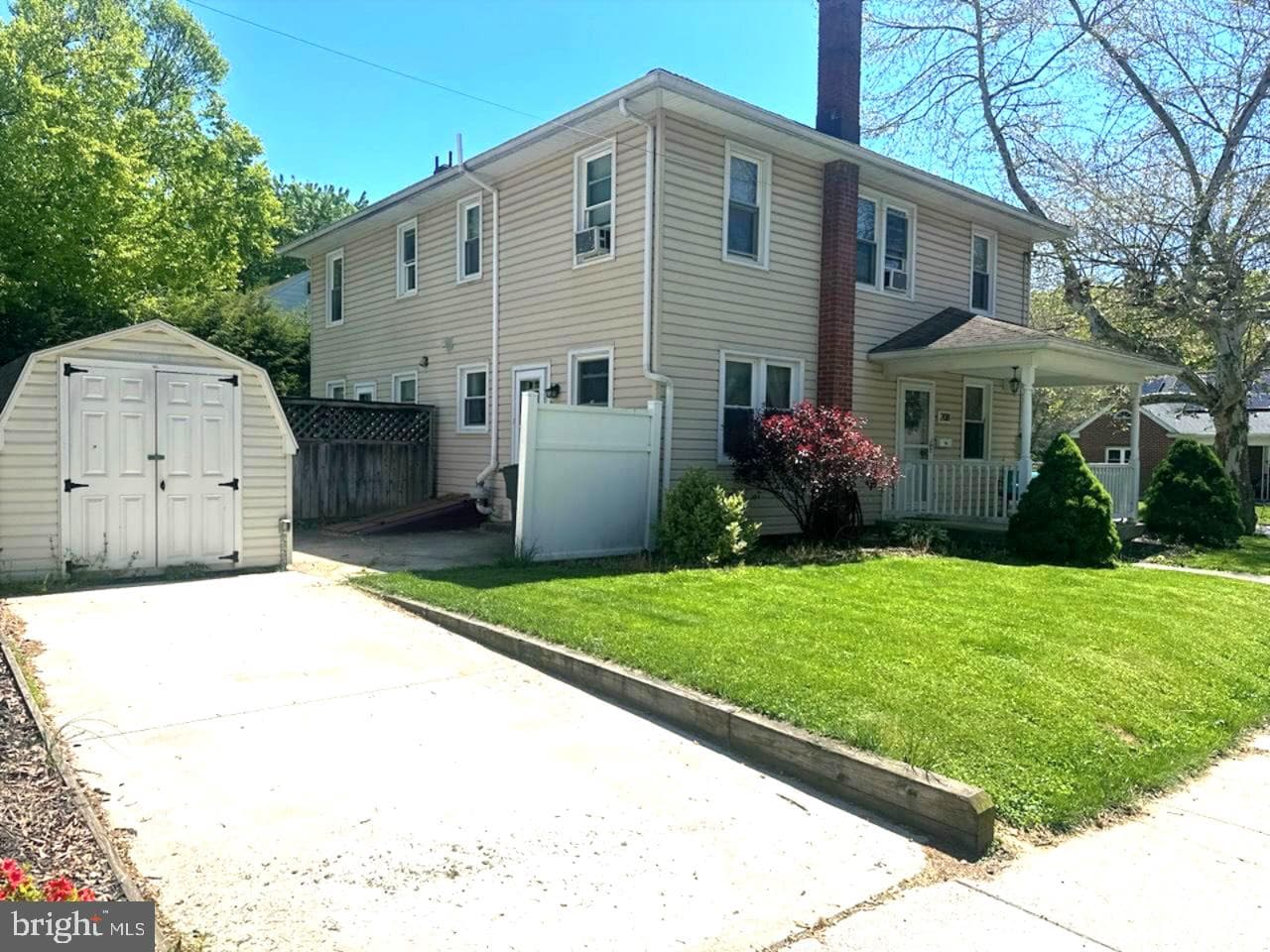 208 Elm Street photo 20