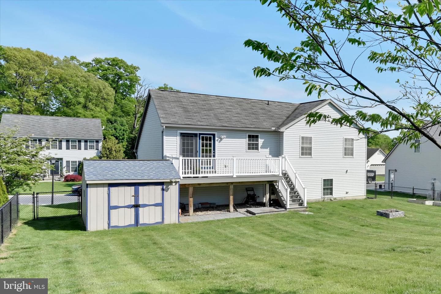 1535 Sholly Avenue photo 28