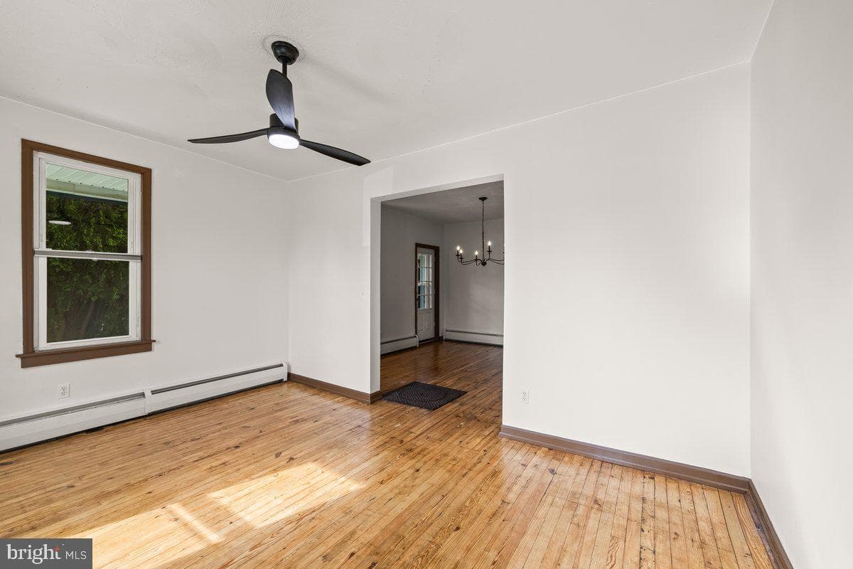 621 Noble Street photo 11