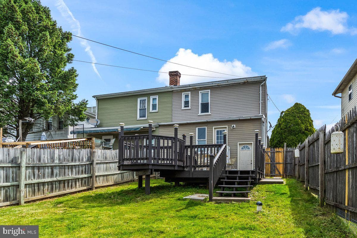621 Noble Street photo 27