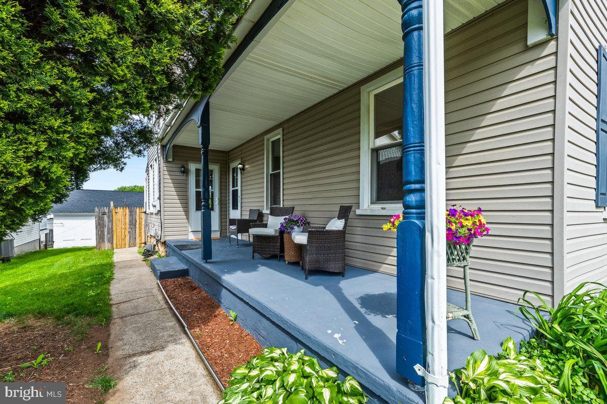 621 Noble Street photo 3