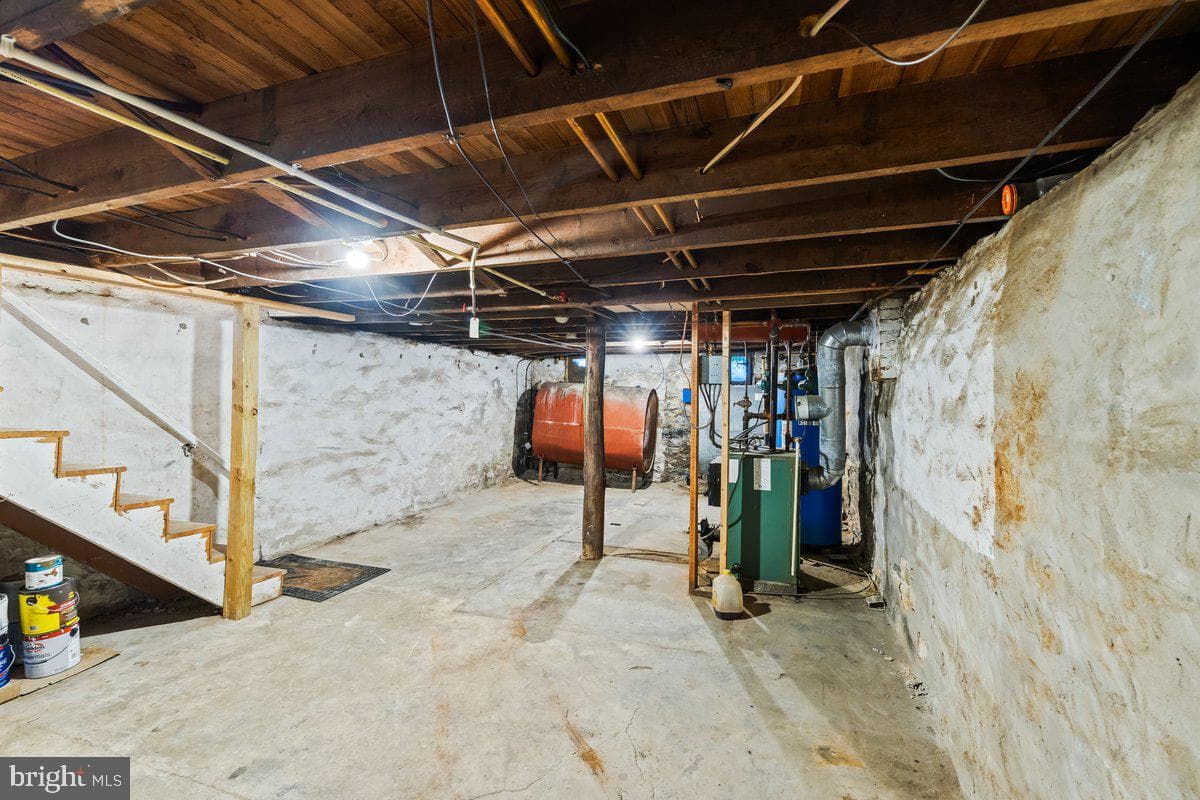 621 Noble Street photo 32