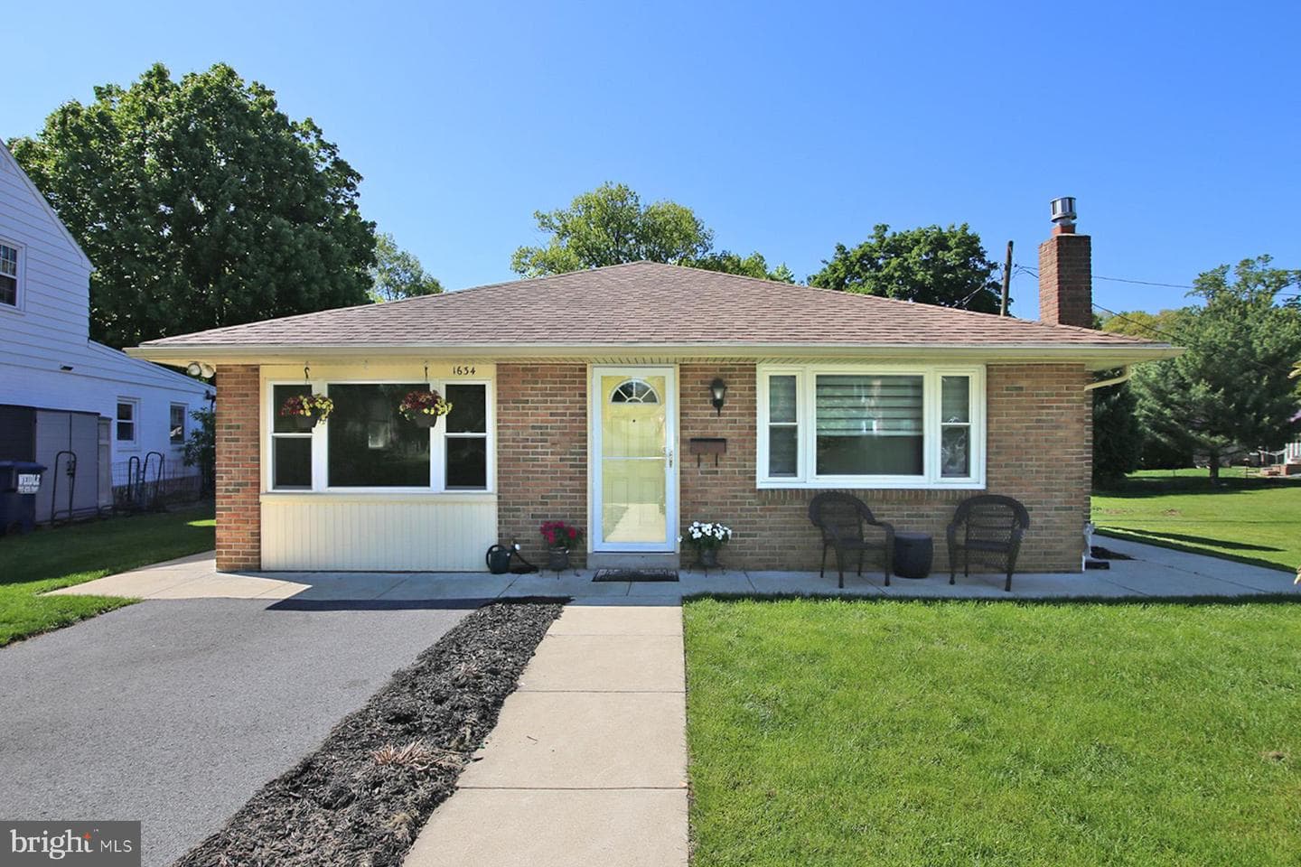 1634 Elm St photo 2