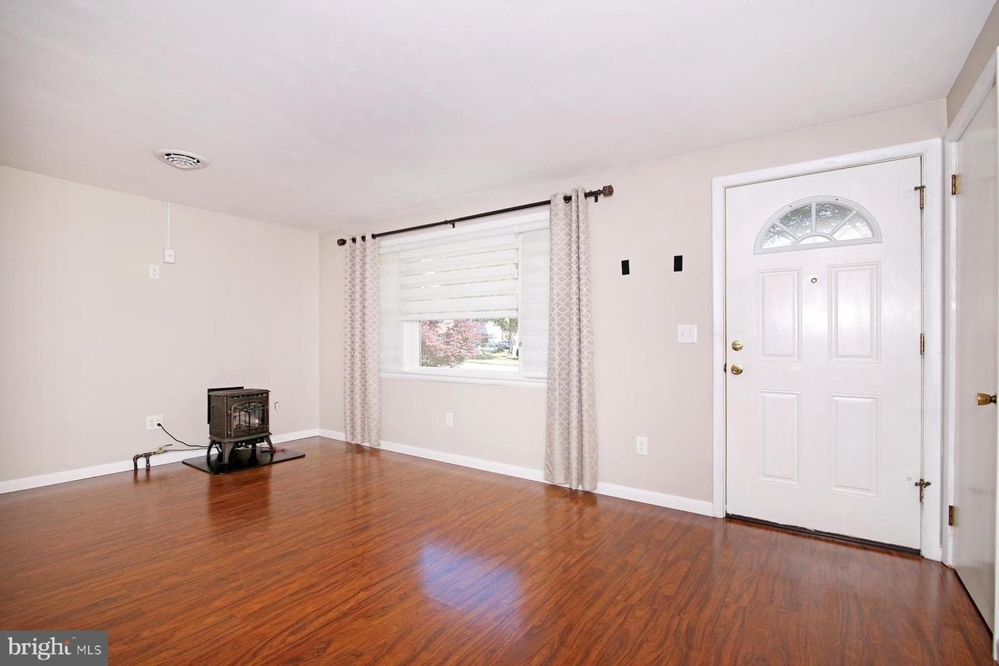 1634 Elm St photo 7